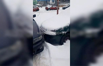 Водитель в Гродно придумал хитрый способ, как освободить место для парковки