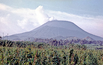 Извержение вулкана в Конго: поток лавы достиг близлежащего города