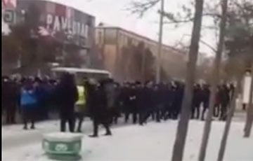 Жители казахстанского Павлодара вышли на массовый митинг