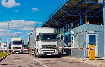 На границе Беларуси и ЕС скопились сотни фур и авто