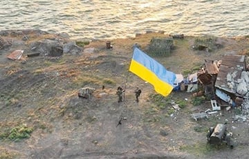 ВСУ установили флаг Украины на освобожденном острове Змеиный