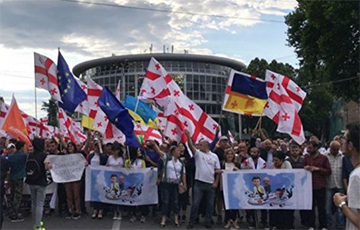 В Тбилиси на «Марше свободы» требуют отставки главы МВД Грузии