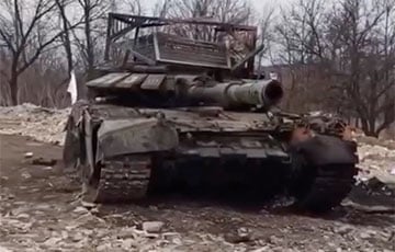 Российские танки под Вознесенском превратили в горы металлолома