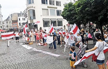 В Бонне прошло яркое шествие и митинг в поддержку белорусского народа