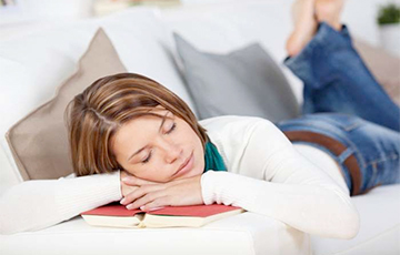 Ученые рассказали, как поза во время сна влияет на здоровье