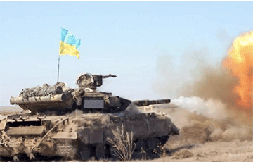 Украинский танк уничтожил колонну бронетехники РФ вблизи Старомлиновки