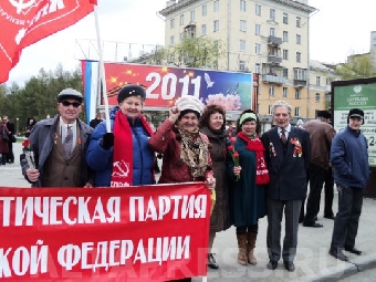 На демонстрацию в Киеве вышли с портретами Сталина и Лукашенко  (Фотофакт)