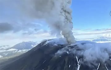 На Камчатке впервые за 600 лет произошло извержение вулкана Крашенинникова