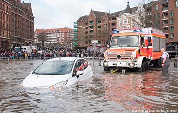 Последствия урагана «Надя» в Германии: фото