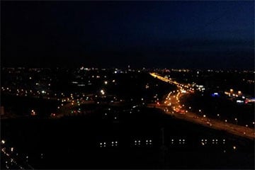 Минчане возмущены поздним включением освещения