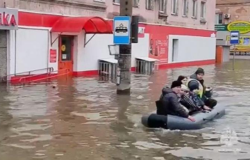 В затопленном Орске в РФ чиновники устроили вояж на «царском» катере