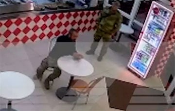 В Московии вернувшийся из Украины оккупант избил стулом директора кафе