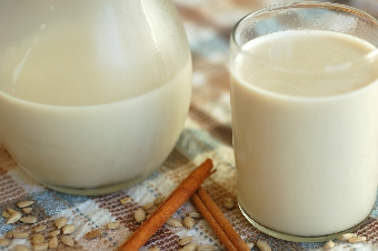 Сельхозорганизации Беларуси в январе-октябре втрое увеличили производство молока экстра-класса