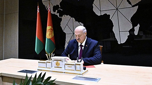 Лукашенко подписал документ о присоединении Беларуси к Совету мира Трампа