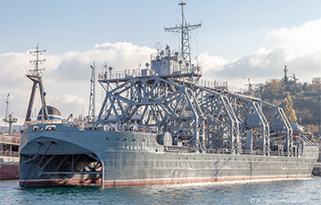 СМИ: В бухте Севастополя подбит московитский спасательный корабль «Коммуна»