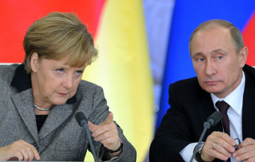 Протесты в Беларуси: Меркель предостерегла Путина от силового вмешательства