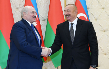 Politico: Лукашенко тайно поставлял оружие Азербайджану в конфликте с Арменией