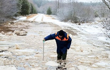 В Гомельской области талые воды затопили дома и дороги