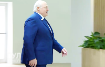 Видео из Азербайджана подогрело слухи о болезни Лукашенко