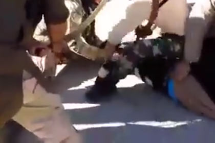 Боевики ИГ публично обезглавили человека за оскорбление Аллаха