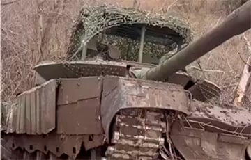В Луганской области московитский танк протаранил три своих грузовика