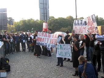 В Санкт-Петербурге разогнали пикет в поддержку Беляцкого (Фоторепортаж)