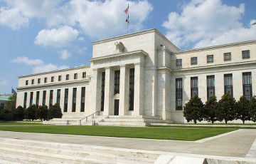 ФРС США впервые за 10 лет снизила ставку