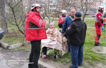 Московия ударила по многоэтажке в Запорожье