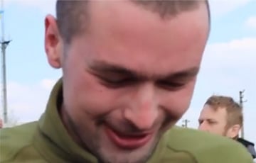 Освобожденный украинский воин Калашник, чей разговор с мамой растрогал сеть, пробыл в плену год