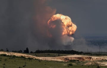 Украинские военные показали удар по мосту в Крым и 50 грузовикам с горючим