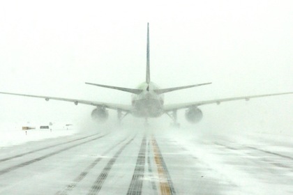 Airbus A-320 совершил аварийную посадку в Канаде