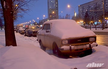 «Выходите и чистите!»: беларусов штрафуют за снег на парковках