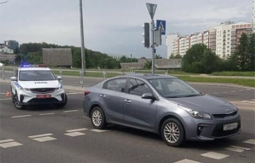 В Минске двое детей побежали на красный и попали под колеса автомобиля