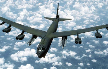 США отрепетировали удары с ядерного бомбардировщика в 50 км от границы с Московией