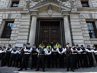 Охранять Лондон от студенческих волнений будут 4000 полицейских