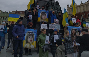 Белорусы по всему миру выходят на акции в поддержку Украины