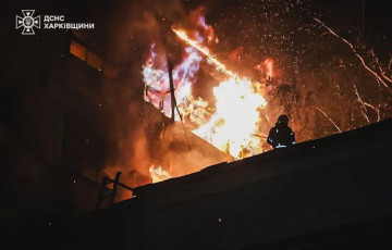 Видео: в Харькове под завалами разрушенного дома мужчина пел гимн Украины