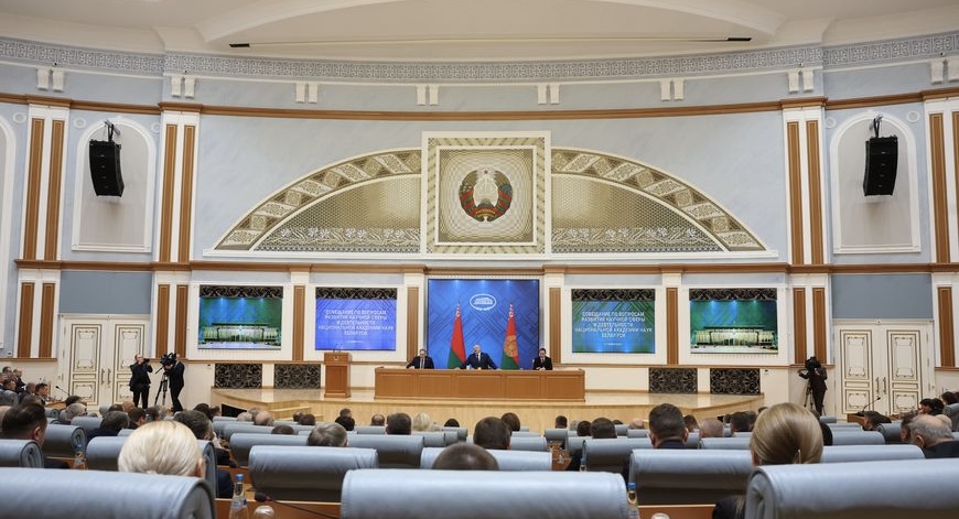Лукашенко потребовал, чтобы беларусские ученые начали работать: «без амбиций и понтов»