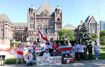 Белорусы Торонто вышли на пикет солидарности