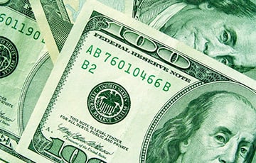 В Беларуси доллар сходу преодолел отметку в три рубля