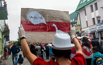«Саня, ты запарил»: с какими плакатами вышли брестчане на Марш единства