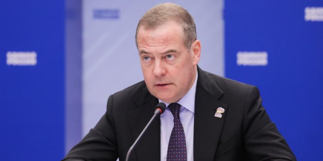 Медведев: Трамп и Грэм не будут решать, когда Москве сесть за стол переговоров