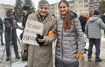 Жители российского Пскова вышли на митинг в защиту свободы слова