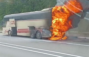 В Московии на трассе вспыхнул туристический автобус из Гомеля