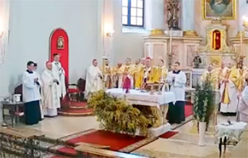 Глава Католического костела в Беларуси в молитве упомянул священников, которые находятся в заключении