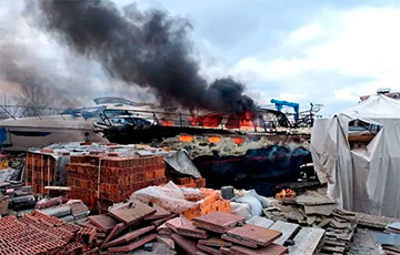 В Новой Каховке взорвали яхт-клуб оккупантов с кораблями и военными РФ