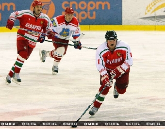 Команда Беларуси сыграла вничью с дружиной Австрии на старте Рождественского хоккейного турнира на приз Президента