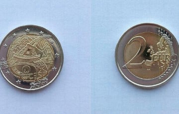 Минчанке в сдаче попалась необычная монета