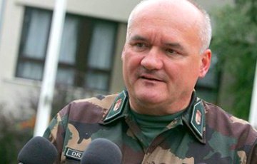 Министр обороны Венгрии подал в отставку