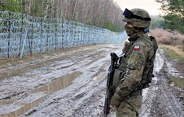 Польские пограничники показали, как мигранты с беларусской стороны ищут способы перехода границы